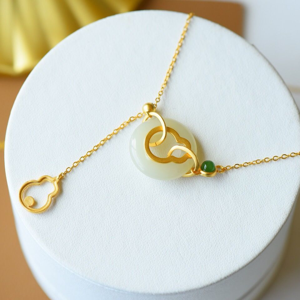 Charming Gold Necklace for Any Occasion