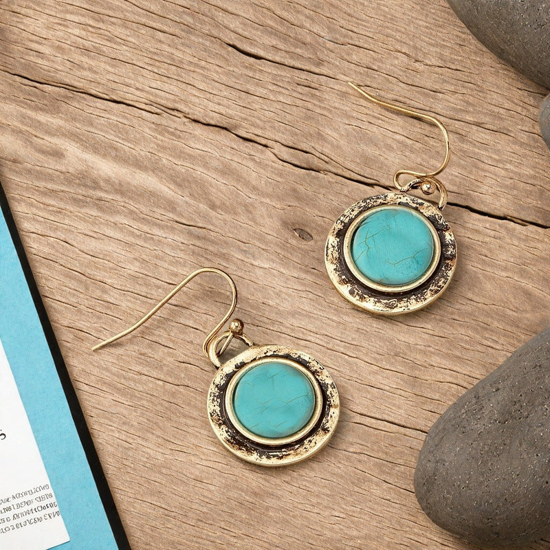 Classic Gold Earring with Timeless Appeal