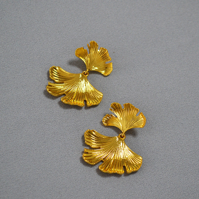 Elegant Gold Earring for Every Occasion