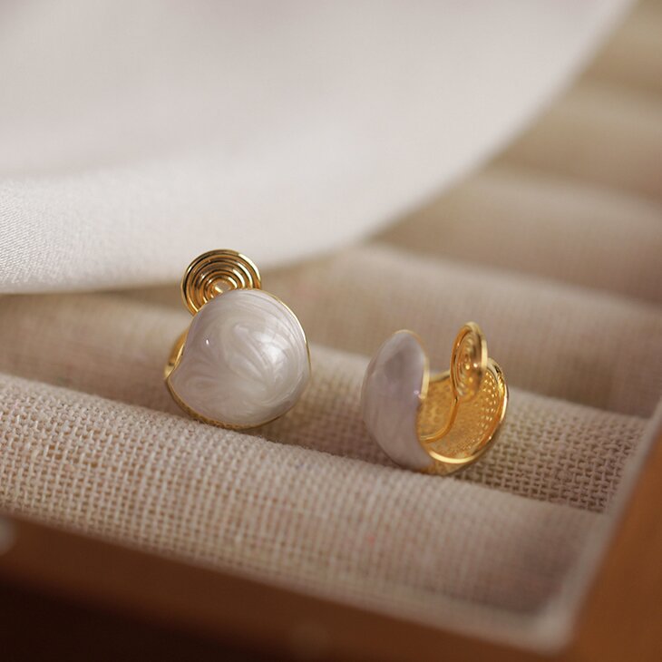Charming Earring for Any Occasion