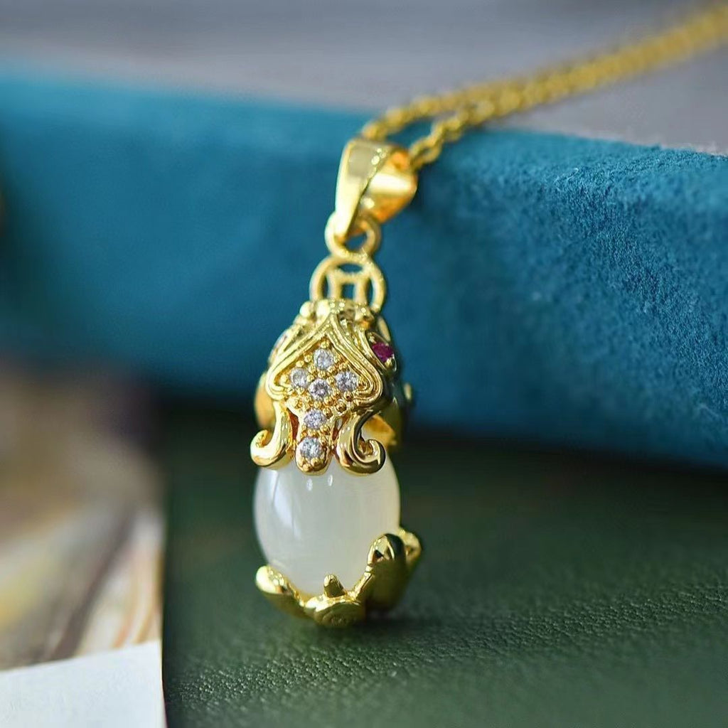 Charming Gold Necklace for Any Occasion