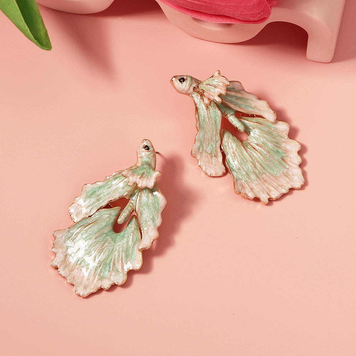 Classic Gold Earring with Timeless Appeal