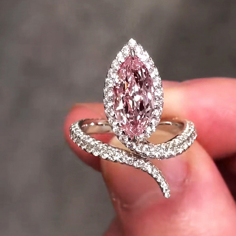 Classic Gold Ring with Timeless Appeal