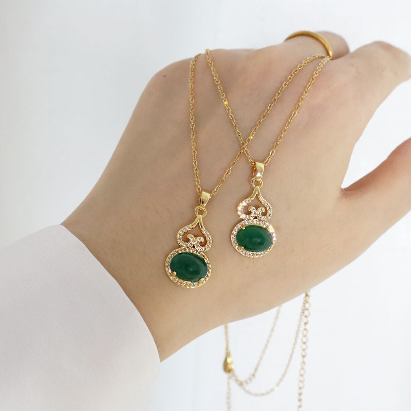 Romantic Gold Necklace for Special Moments