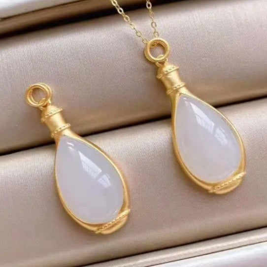 Classic Silver Necklace with Timeless Appeal