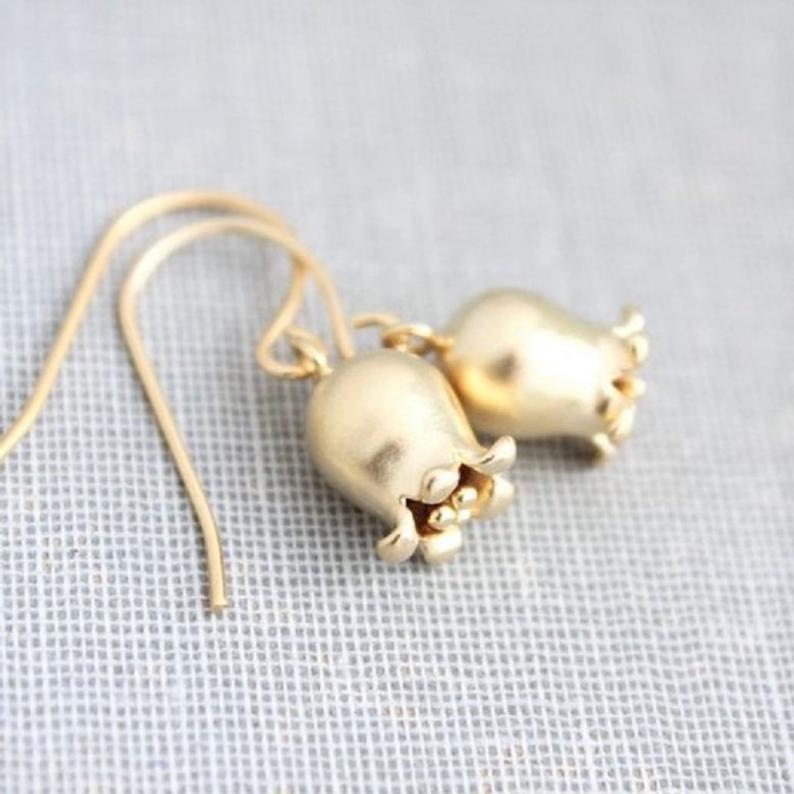 Romantic Gold Earring for Special Moments