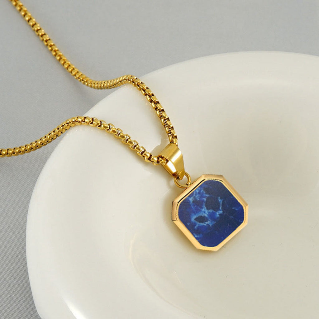 Romantic Gold Necklace for Special Moments