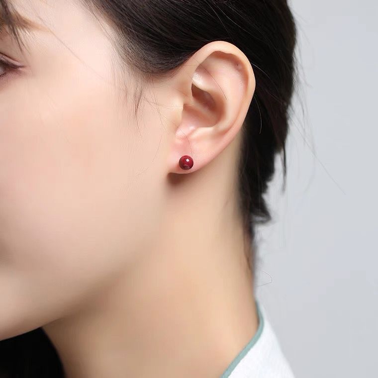 Charming Silver Earring for Any Occasion