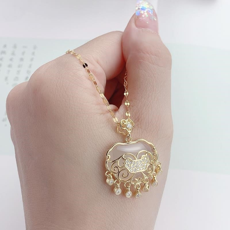 Charming Silver Necklace for Any Occasion