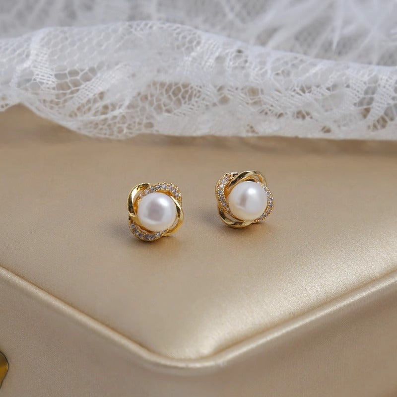 Romantic Pearl Earring for Special Moments