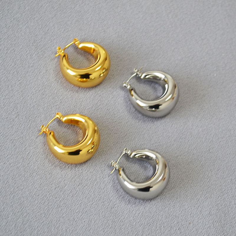 Classic Gold Earring with Timeless Appeal