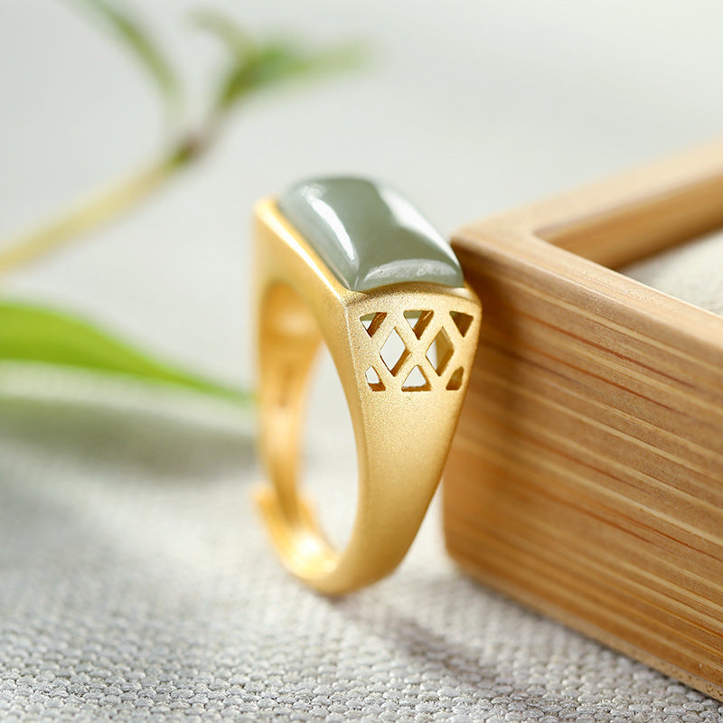 Classic Gold Ring with Timeless Appeal