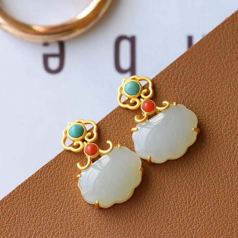 Elegant Silver Earring for Every Occasion