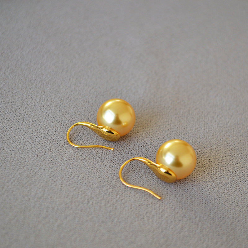 Beautiful Gold Earring with Unique Style
