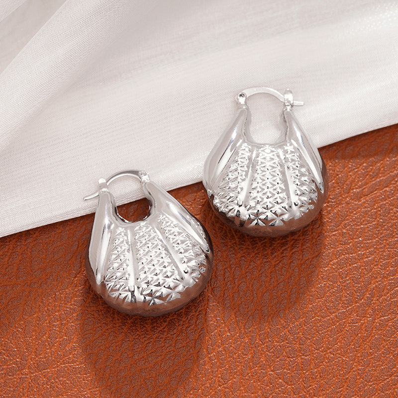 Charming Earring for Any Occasion