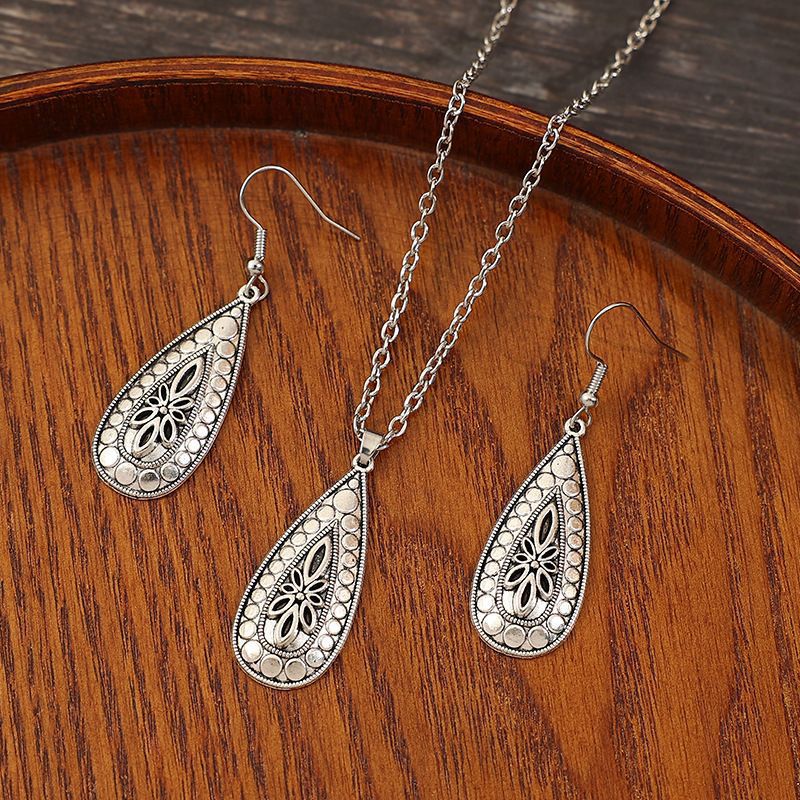 Classic Set with Timeless Appeal
