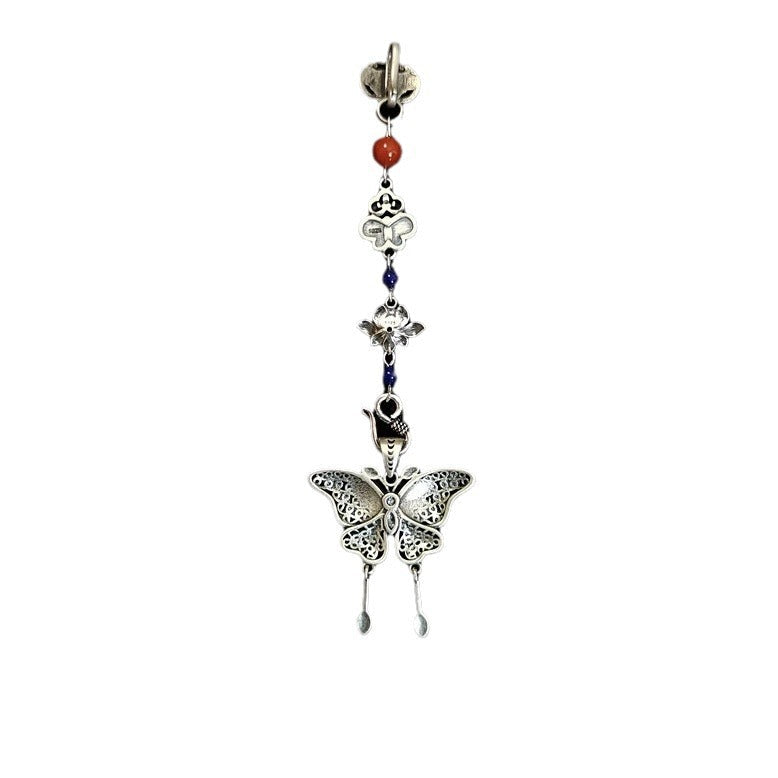 Classic Silver Pendant with Timeless Appeal