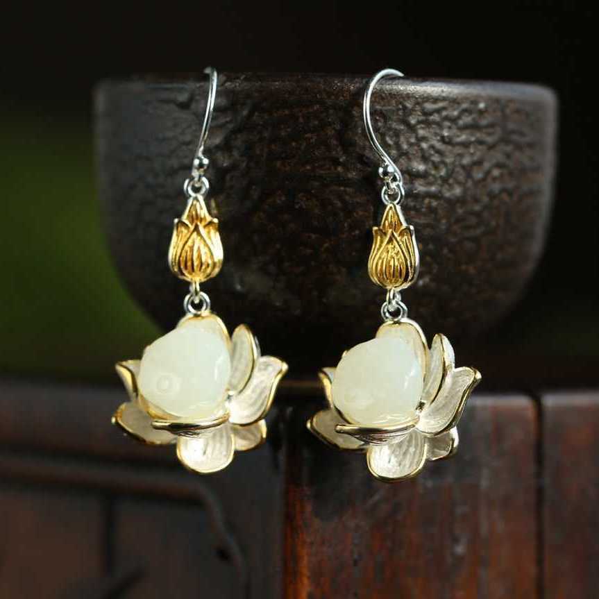 Elegant Silver Earring for Every Occasion