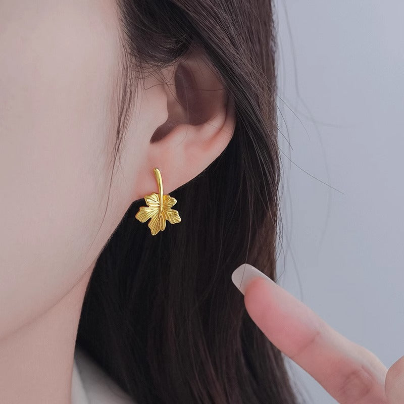 Romantic Gold Earring for Special Moments