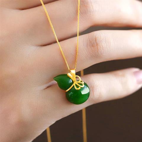 Classic Gold Necklace with Timeless Appeal