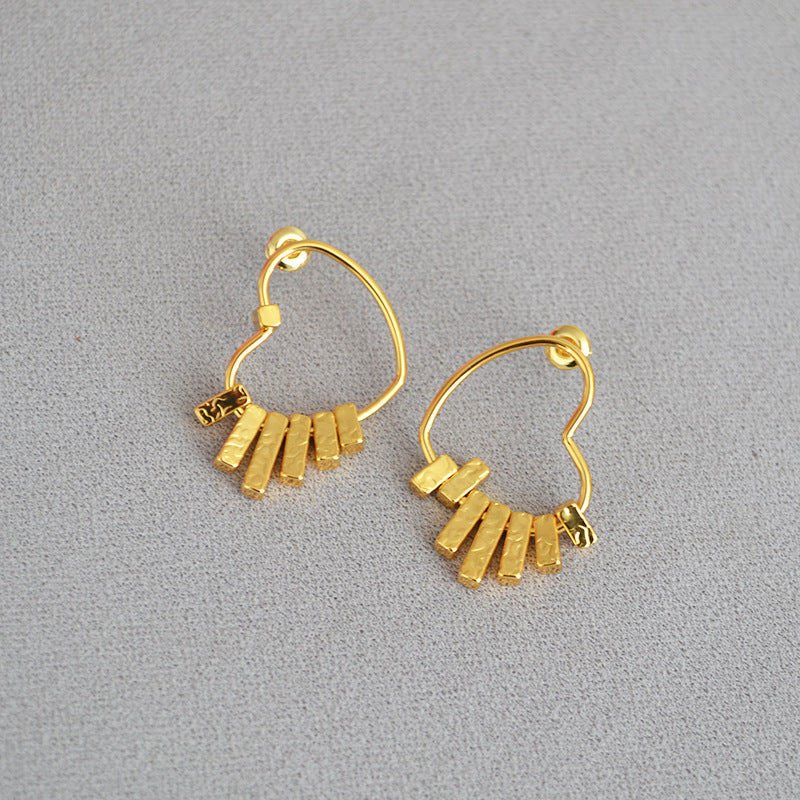 Classic Gold Earring with Timeless Appeal