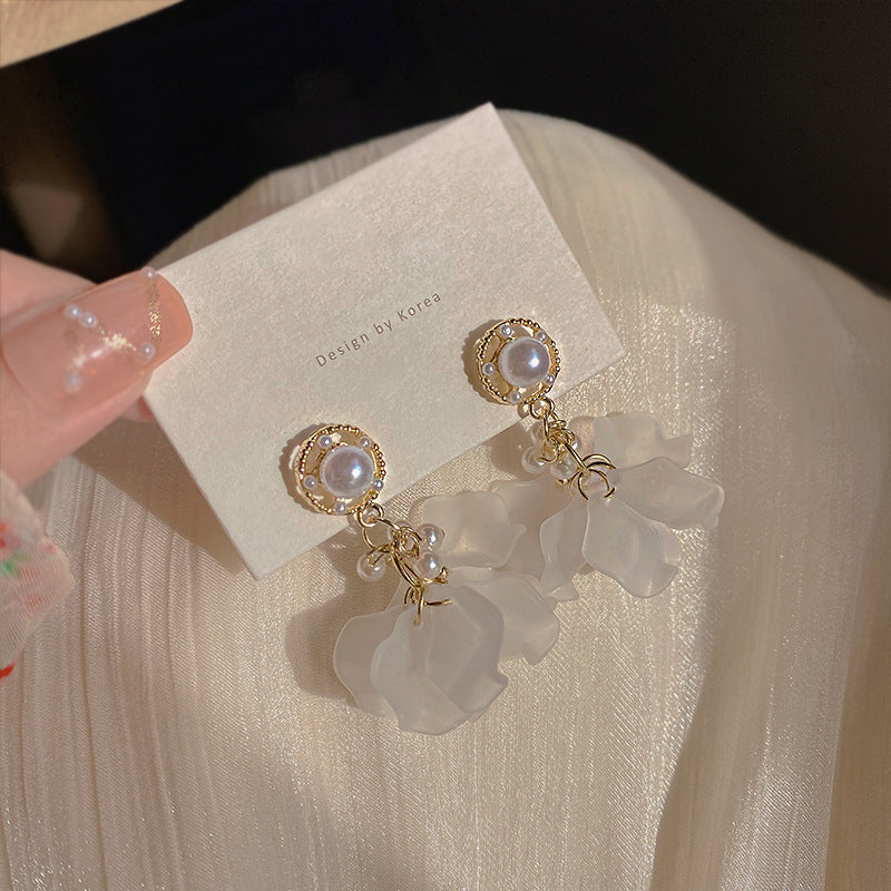 Romantic Pearl Earring for Special Moments