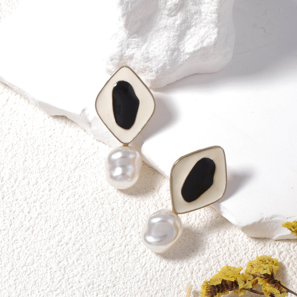 Stunning Pearl Earring for Daily Wear