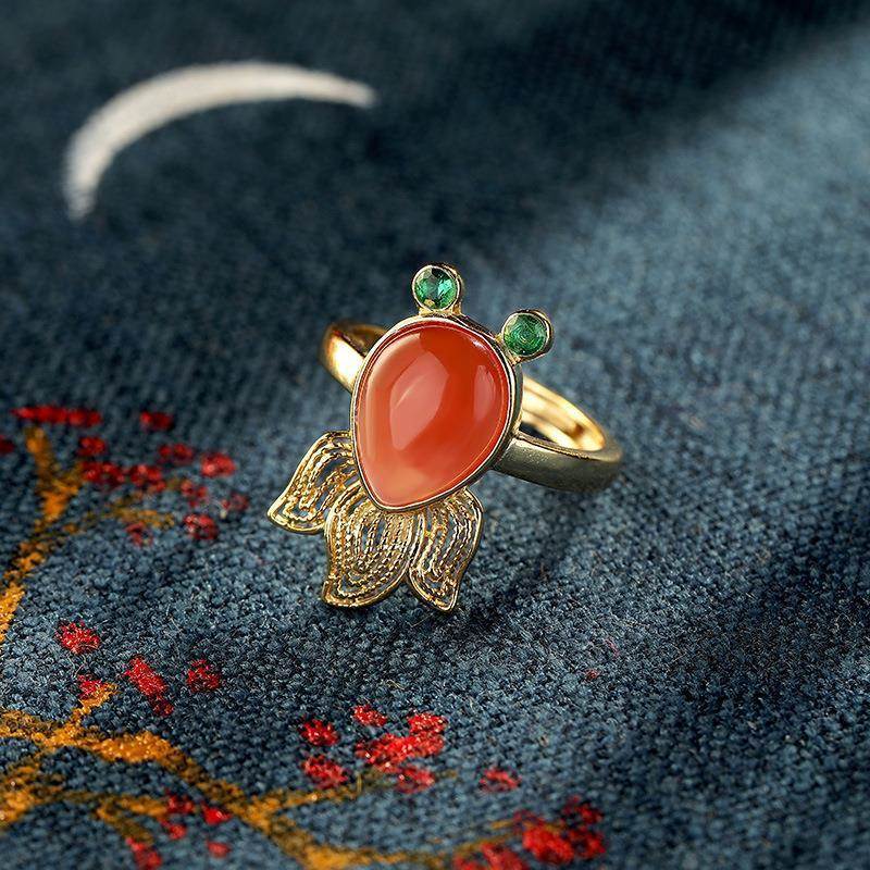 Charming Gold Earring for Any Occasion