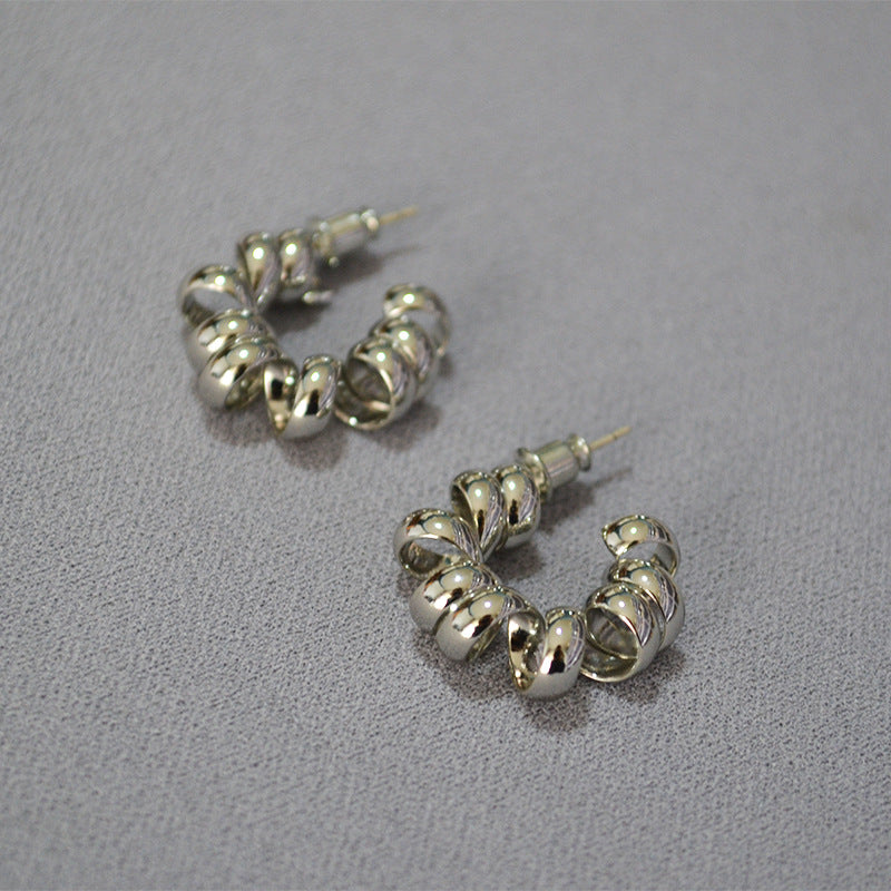 Classic Gold Earring with Timeless Appeal