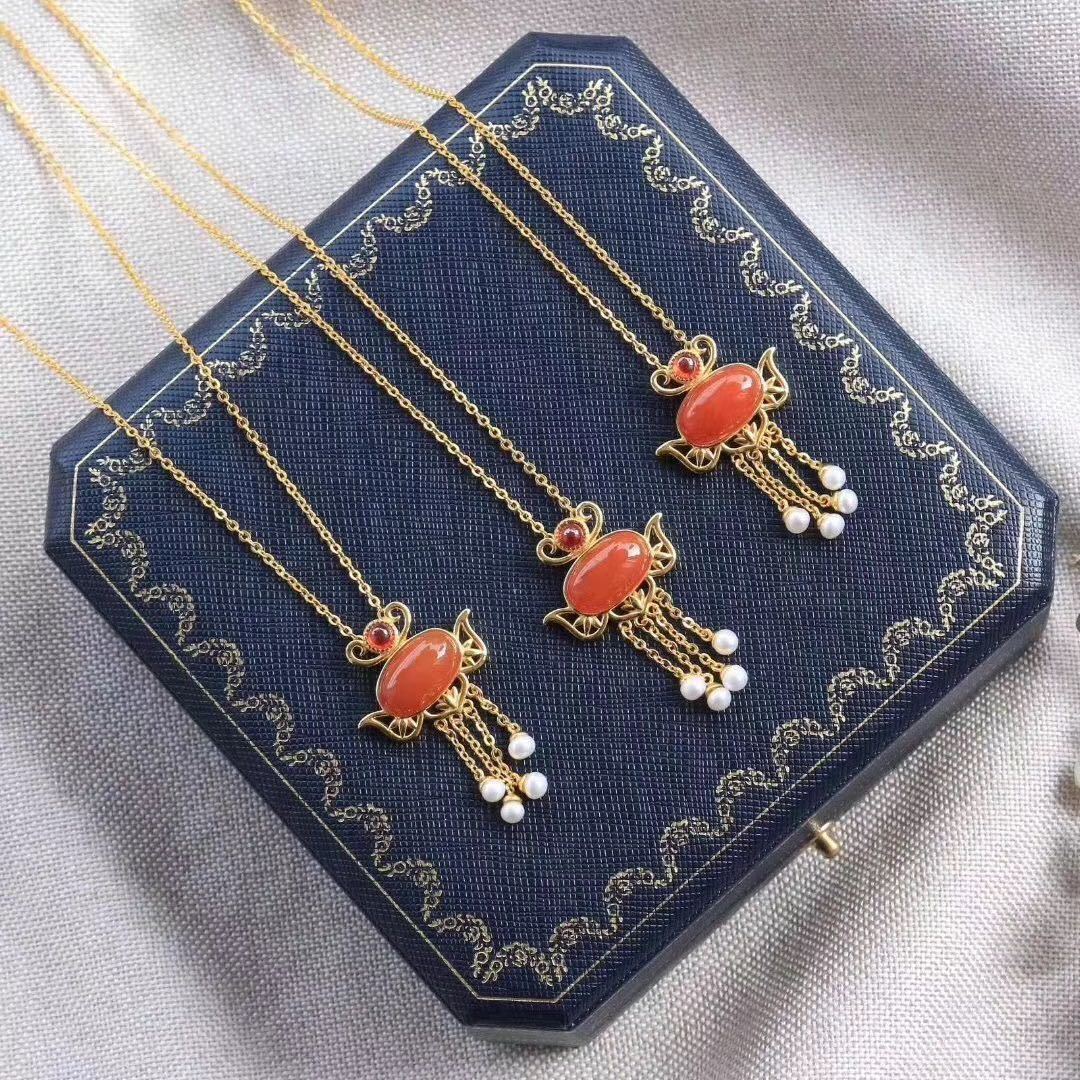Charming Silver Pendant for Any Occasion
