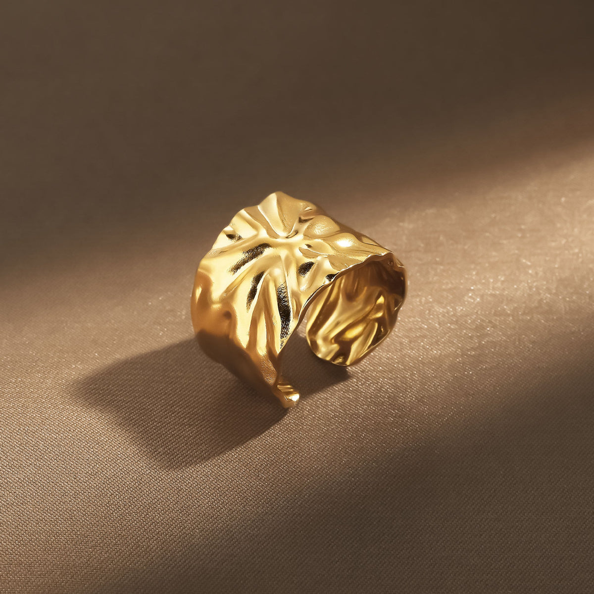 Romantic Gold Ring for Special Moments