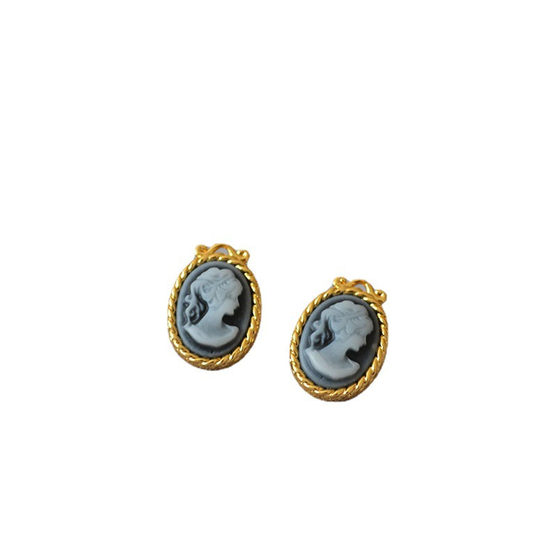 Elegant Gold Earring for Every Occasion