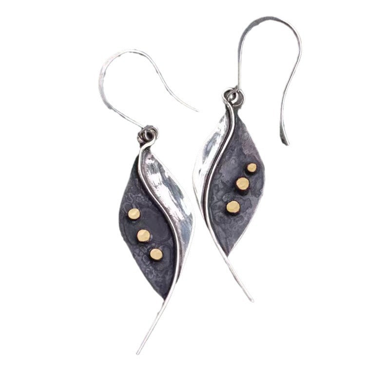 Romantic Gold Earring for Special Moments