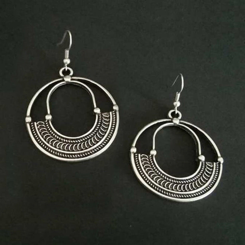 Charming Silver Earring for Any Occasion