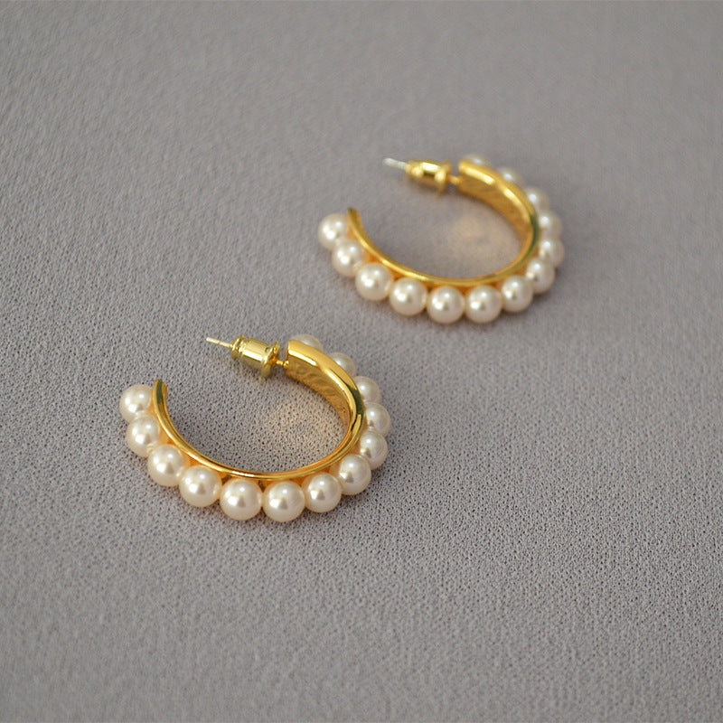 Charming Gold Earring for Any Occasion