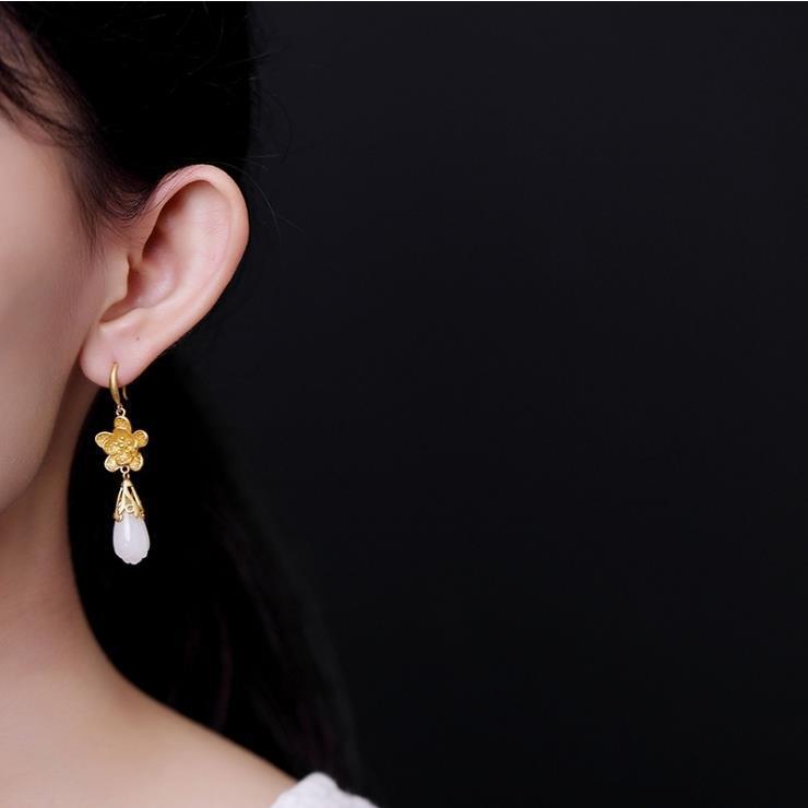 Romantic Gold Earring for Special Moments