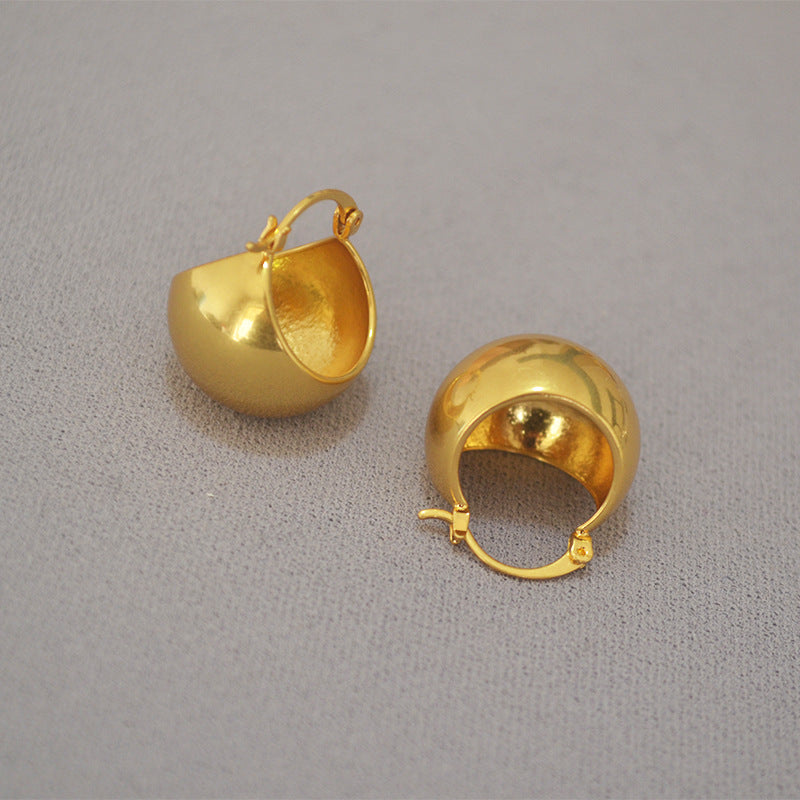 Classic Gold Earring with Timeless Appeal