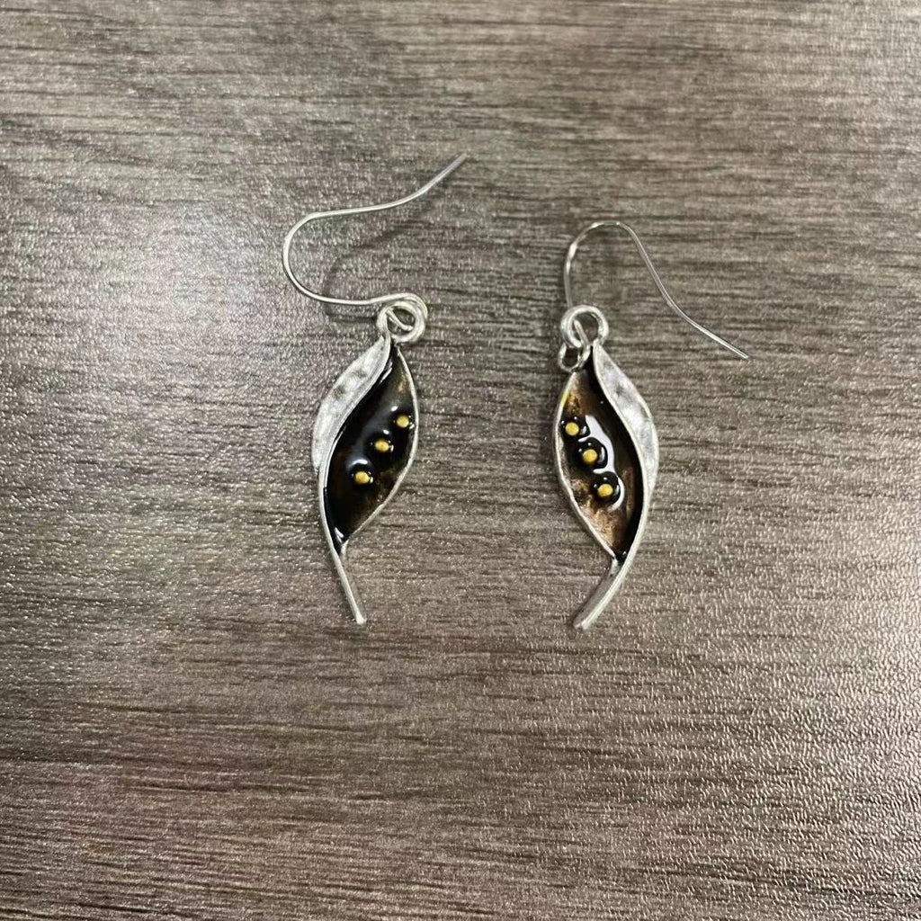 Romantic Gold Earring for Special Moments