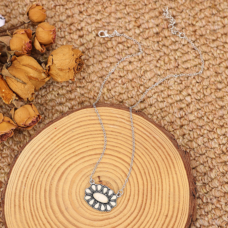 Classic Silver Necklace with Timeless Appeal