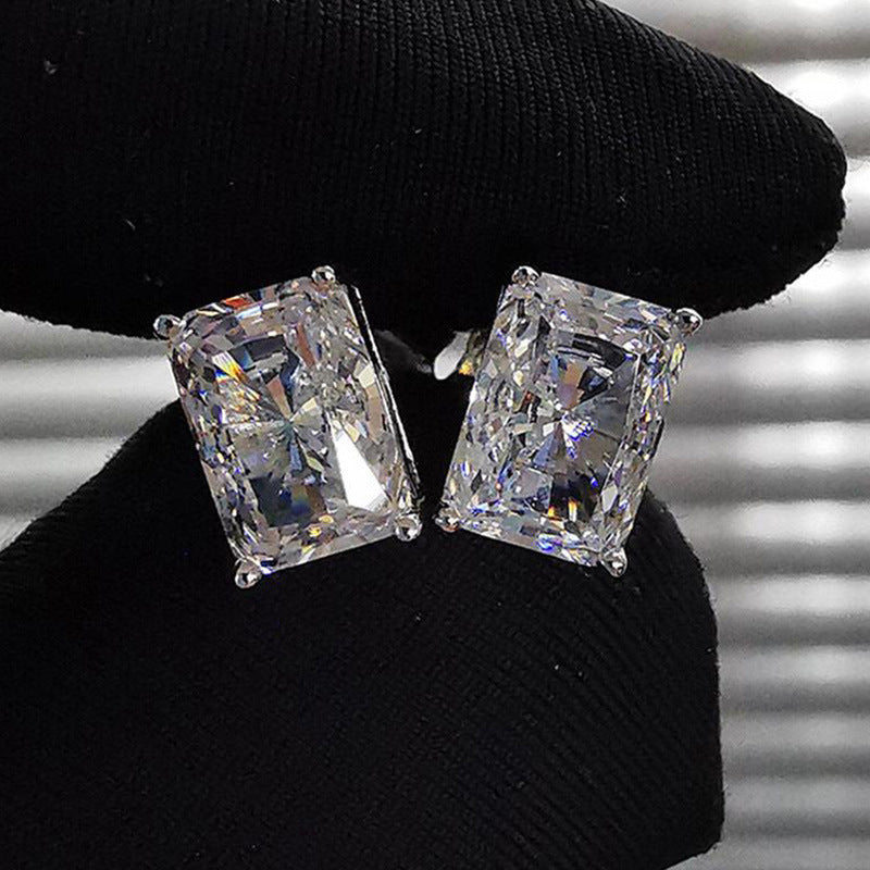Stunning Gold Earring for Daily Wear