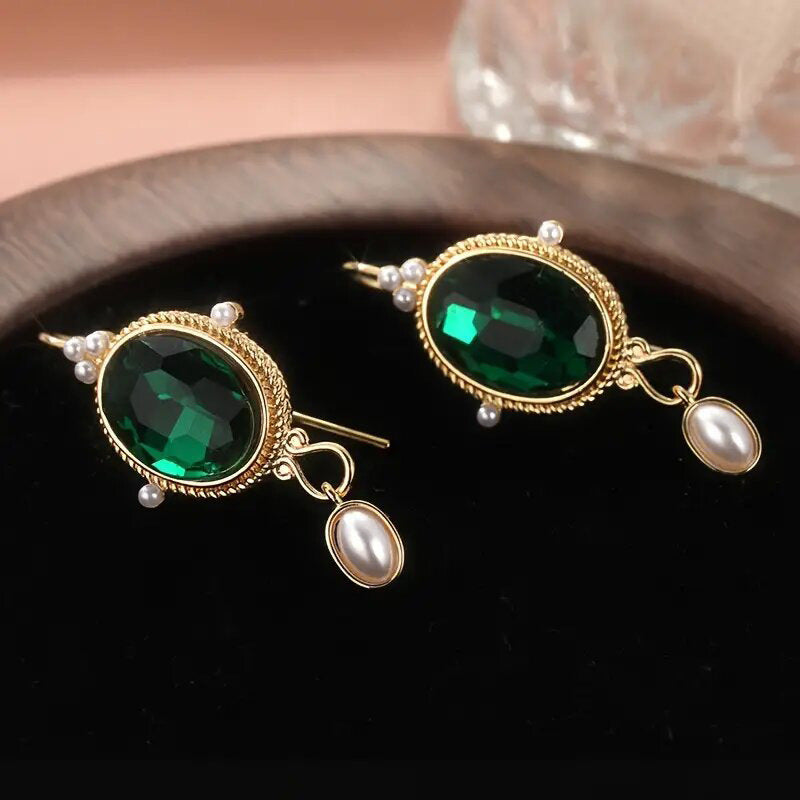 Charming Piece for Any Occasion