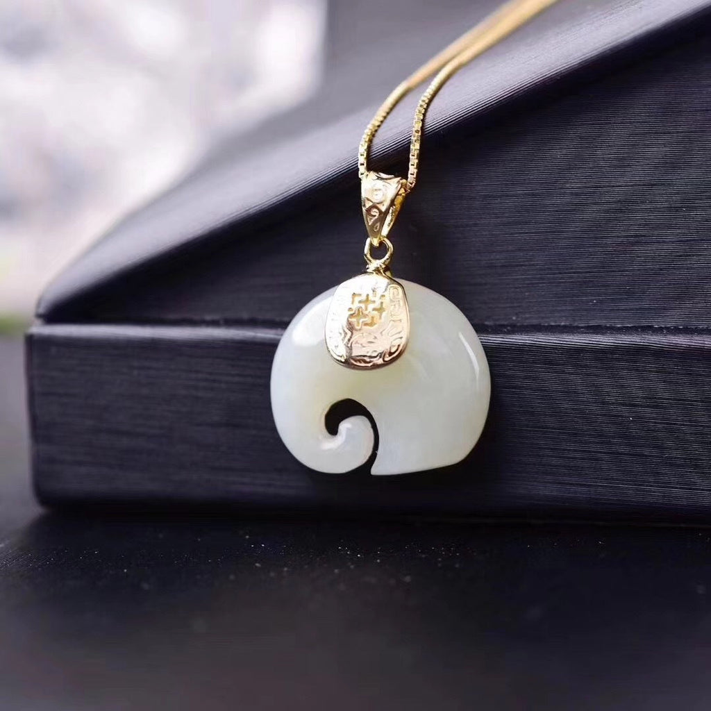 Romantic Silver Necklace for Special Moments