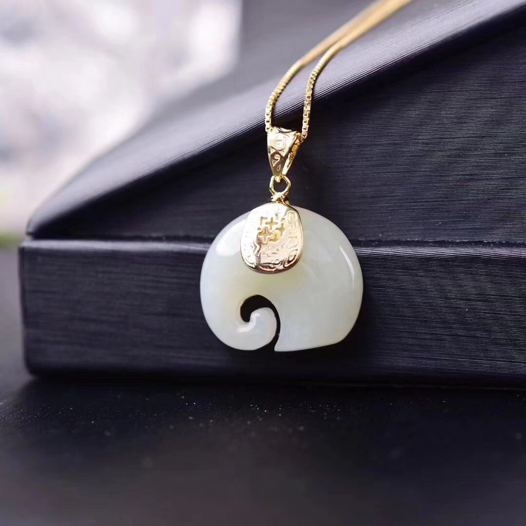 Romantic Silver Necklace for Special Moments