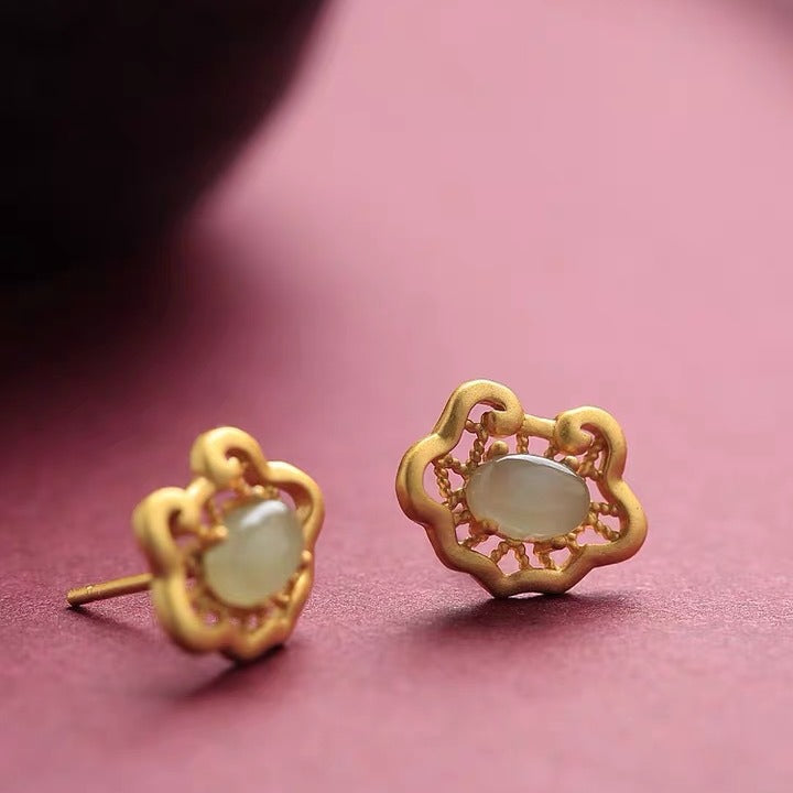 Romantic Silver Earring for Special Moments