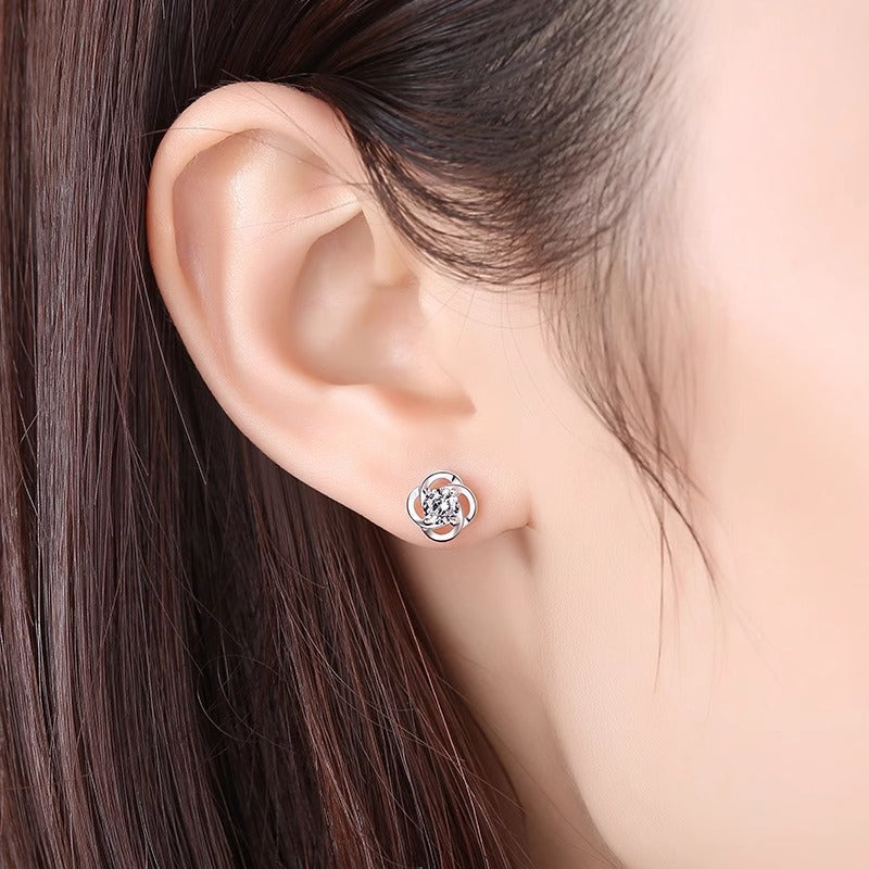 Charming Earring for Any Occasion