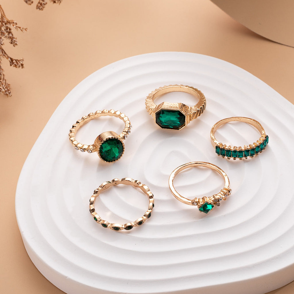 Classic Gold Ring with Timeless Appeal