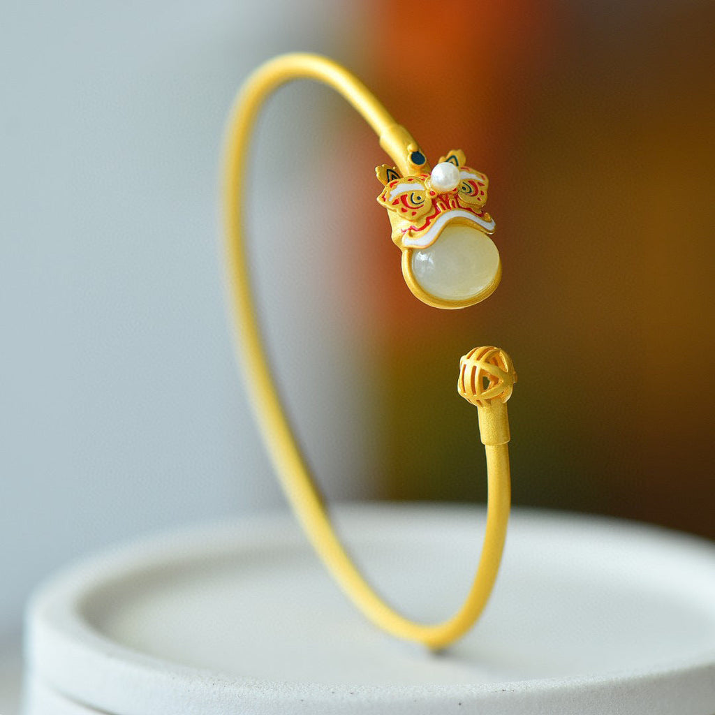 Charming Silver Bracelet for Any Occasion