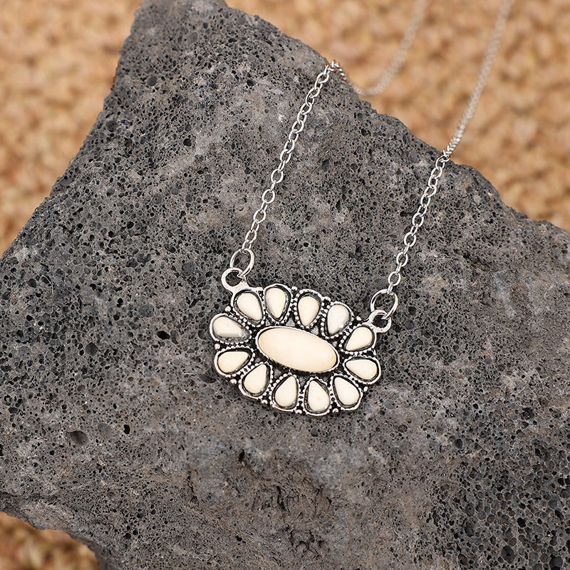 Classic Silver Necklace with Timeless Appeal