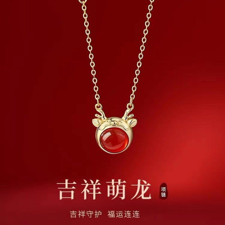 Romantic Silver Necklace for Special Moments