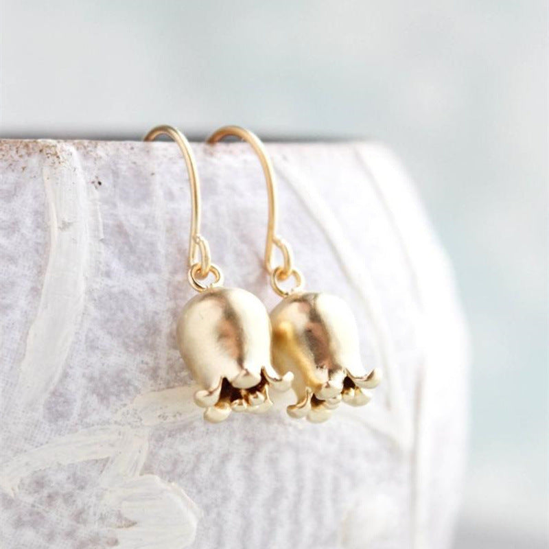 Romantic Gold Earring for Special Moments